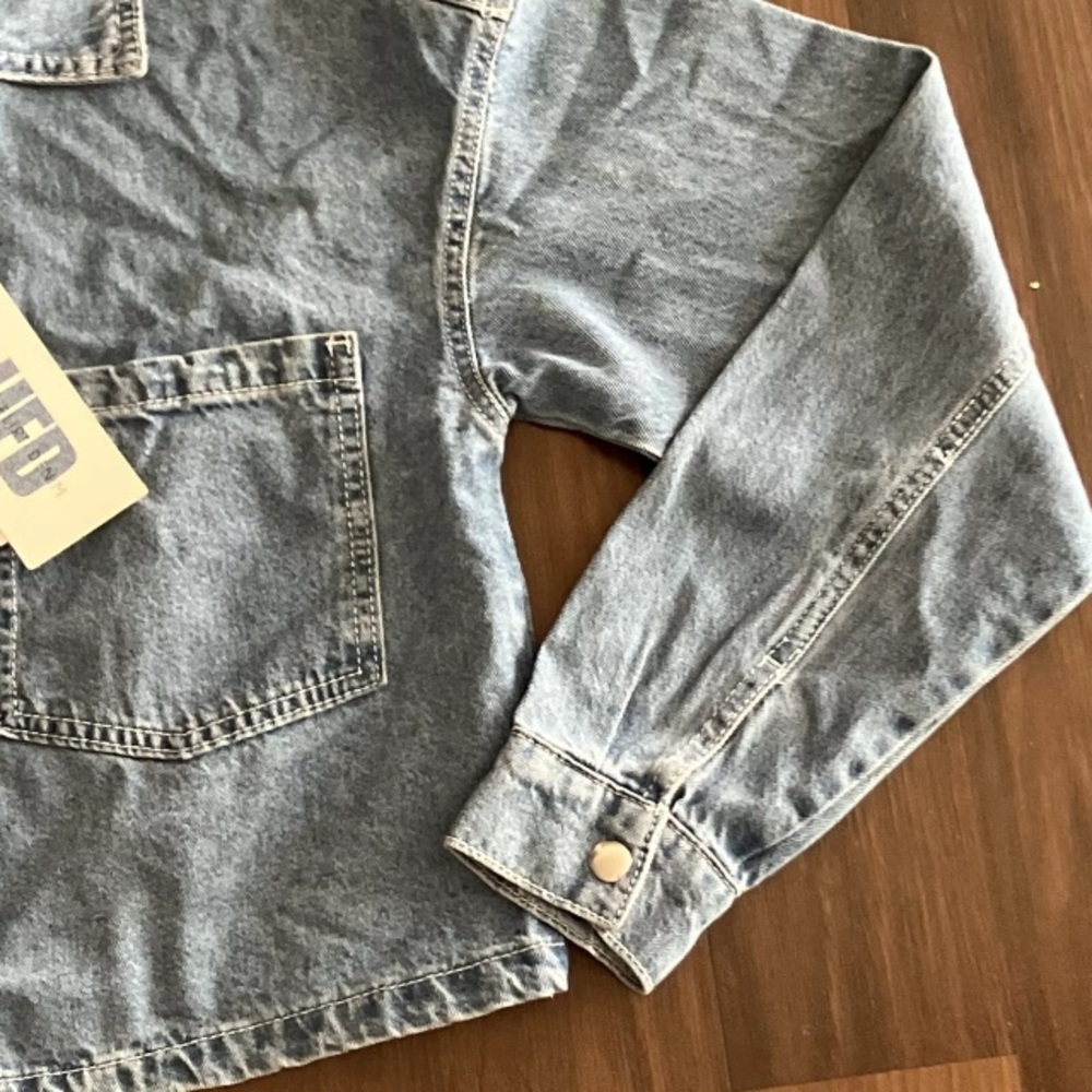 Macy’s Ultra Flirt Juniors Shacket Over Sized Shirt Jean Jacket Cropped Top XS - Picture 6 of 9